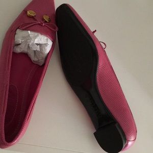 Selling brand new Ralph Lauren brand new pumps